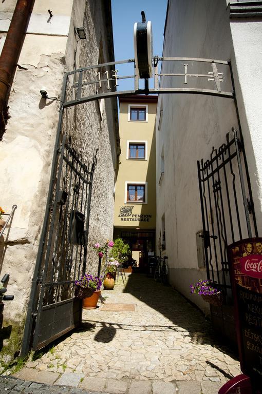 Penzion Cernej Ptak Hotel Jindrichuv Hradec Exterior photo